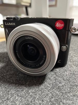 COMPLETED - Leica D-Lux 6 + Leica EVF 3 + Leica half-case + wrist